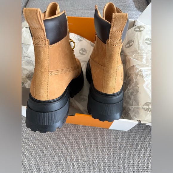 Timberland Sky 6-Inch Lace-Up Boots – Size 9 - Picture 9 of 14